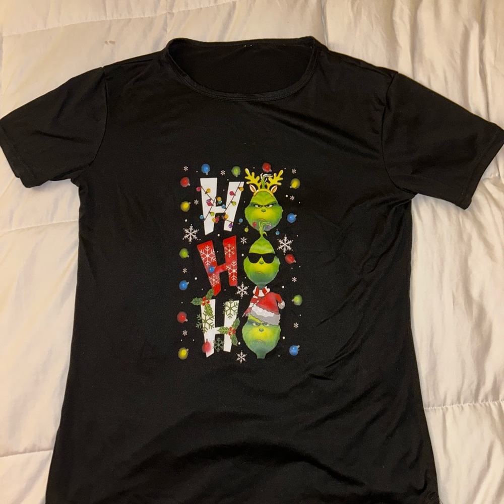 Black T-Shirt with Grinch Graphic Polyester Women’s Medium